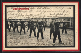 AK Soldaten In Uniform Beim Gewehrstrecken, 1. Weltkrieg  - Weltkrieg 1914-18