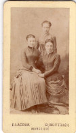 Photo CDV De Trois Jeune Fille élégante Posant Dans Un Studio Photo A Marseille En 1884 - Oud (voor 1900)