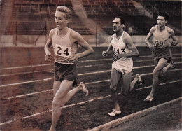 ATHLETISME 09/1957 STADE DE COLOMBES MIMOUN BOGEY ET CHICLET  SUR 5000 METRES  PHOTO 18 X 13 CM - Sports