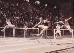 ATHLETISME 05/1959 STADE JEAN BOUIN 110 METRES HAIES VICTOIRE DE BRUNYEE  PHOTO 18 X 13 CM - Sports