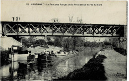 Hautmont Le Pont Des Forges De La Providence Sur La Sambre Avec Péniches - Avesnes Sur Helpe