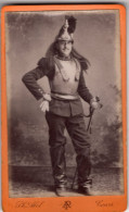 Photo CDV D'un Officier Francais Du 3 éme Régiment De Dragon  Posant Dans Un Studio Photo A Tours - Alte (vor 1900)
