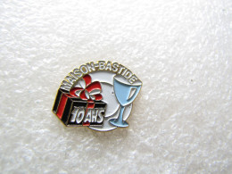 PIN'S  MAISON  BASTIDE    10 ANS - Other & Unclassified