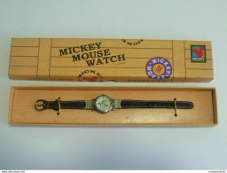 Vintage !! 90s' Disney Mickey Mouse Watch With Leather Strap - Antike Uhren