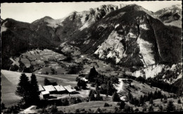 CPA Le Biot Haute Savoie, Le Col Du Corbier, Les Grands Pres, Im Hintergrund Das Village De La Baume - Autres & Non Classés