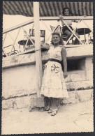 Caorle (VE) 1954 - Donna Nei Pressi Del Lido - Moda - Fotografia - Photo - Lugares