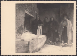 Dolomiti 1940, Donne In Pelliccia Vicino Fontana, Fotografia Vintage - Lieux