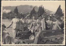 Moda, Fashion, Donne Con Cappello In Riva Al Lago, Fotografia Vintage  - Lieux