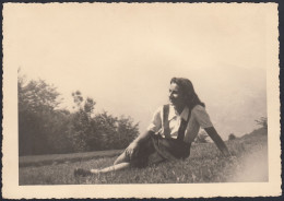 Colle Braida (TO) 1945 - Donna Distesa Sul Prato - Foto - Vintage Photo - Lugares