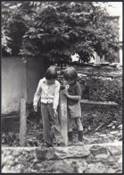 Valle D'Aosta 1977 - Bimbi Cercano Margherite - Foto - Vintage Photo - Places