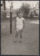 Italia 1932, Bambina, Trattore, Tavolo, Cortile, Foto, Vintage Photo - Lugares