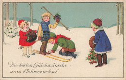 N°25069 - Nouvel An - Enfants Dans Une Forêt, L'un Ajustant Les Skis De L'autre - Año Nuevo