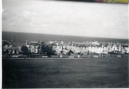 Places & Anonymous Persons Souvenir Photo Social History Format Ca. 6 X 9 Cm Seaside Villas - Personnes Anonymes