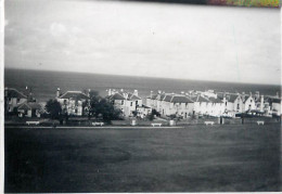 Places & Anonymous Persons Souvenir Photo Social History Format Ca. 6 X 9 Cm Seaside Villas - Anonieme Personen