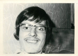 Portrait Anonymous Person Photo Format 7 X 10 Cm Man Germany Dresden Moustache Glasses Smile - Anonyme Personen