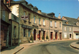 Montignac * La Rue Principale Du Village * Hôtel Restaurant Du Soleil D'or , Bar Glacier - Montignac-sur-Vézère