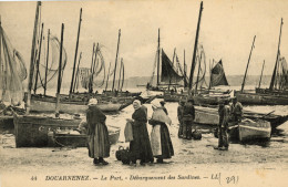 DOUARNENEZ - Le Port - Débarquement Des Sardines - Animé - Douarnenez