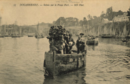 DOUARNENEZ - Scènes Sur Le Vieux Port - Barques - Peu Fréquent - Douarnenez