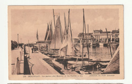 14 . Deauville . Le Ponton Des Bassins Et Les Yachts . 1935 - Deauville