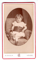 Photo CDV D'une Petite Fille  élégante Posant Dans Un Studio Photo Au Havre - Anciennes (Av. 1900)