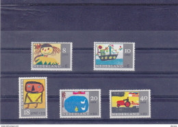 PAYS BAS 1965 Dessins D'enfant Yvert 824-828, Michel 850-854 NEUF** MNH Cote 4,50 Euros - Ongebruikt