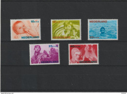 PAYS BAS 1966 ENFANTS Yvert 839-843, Michel 866-870 NEUF** MNH Cote 3,50 Euros - Ungebraucht