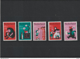 PAYS BAS 1967 ENFANCE Yvert 860-864, Michel 888-892 NEUF** MNH Cote 4,50 Euros - Unused Stamps