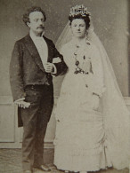 Photo CDV Bury Lille  Couple De Jeunes Mariés  Mariée Avec Un Grand Voile Et Et Diadème  CA 1880 - L436 - Anciennes (Av. 1900)