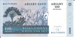 2 MADAGASCAR NOTES 100 ARIARY 2004 - Madagascar