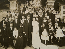 Photo Grand Cabinet - Photo De Mariage, Famille, Matelot, Femmes Avec Coiffe Régional  Ca 1900-10 L441 - Anciennes (Av. 1900)