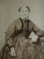 Photo CDV Brasier & Lettarte  Brooklyn  Femme âgée Assise (Pauline Decomps Née Pernot En 1826)  CA 1865-70 - L436 - Alte (vor 1900)