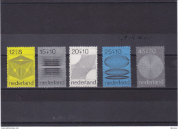 PAYS BAS 1970 GEOMETRIE Yvert 908-912, Michel 936-940 NEUF** MNH Cote 7,50 Euros - Unused Stamps