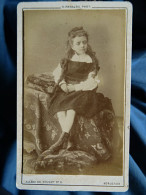 Photo CDV Panajou  Bordeaux  Fillette Assise  Cheveux Très Longs Avec Anglaises  CA 1880-85 - L447 - Alte (vor 1900)