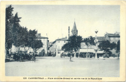 Cp CARPENTRAS 84 - 1938 - Place Aristide Briand Et Entrée Rue De La République N° 129 - Carpentras