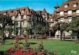 14 - Deauville - L'hôtel Normandy, La Façade Sur Les Jardins De La Place François André - Fleurs - Automobiles - Flamme  - Deauville