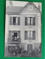 Carte  Photo ,   Belle Maison , Au Dos , La Famille à Riquiqui - To Identify