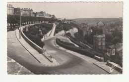 16 . Angoulème  .  Les Remparts Et Vue Sur Le Quartier Saint Martin . 1958 - Angouleme
