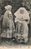 FOLKLORE - Costume - Brignogan Et Plouneour Trez (Finistère) - Jeunes Filles En Costumes De Fêt - Carte Postale Ancienne - Personen