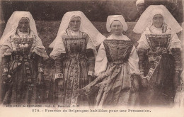 FOLKLORE - Femmes De Brignogan Habillées Pour Une Procession - Carte Postale Ancienne - Trachten