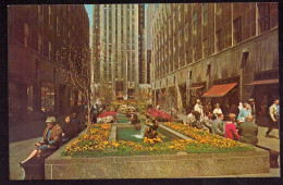 AK 211961 USA - New York City - Channel Gardens At Rockefeller Center - Parcs & Jardins