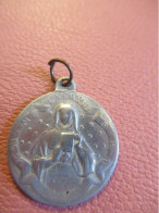 Médaille Religieuse Ancienne/ Sainte Geneviève Patronne De Paris/ ND De Grivegnée/Fin XIXème    MDR36 - Godsdienst & Esoterisme