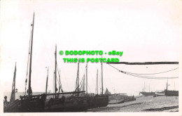 R515037 Unknown Port. Ships. Postcard - Monde