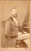 Photo CDV D'un Homme  élégant Posant Dans Un Studio Photo A Holborn ( London ) - Anciennes (Av. 1900)