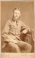 Photo CDV D'un Homme  élégant Posant Dans Un Studio Photo A London - Old (before 1900)