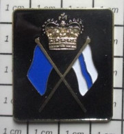 711e Pin's Pins / Beau Et Rare / MILITARIA / GRAND PIN'S TROUPES D'ELITE DEUX DRAPEAUX ET UNE COURONNE - Militares