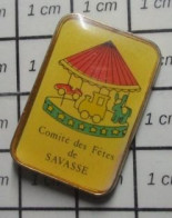 711e Pin's Pins / Beau Et Rare & TB état / VILLES / MANEGE FORAIN COMITE DES FETES DE SAVASSE DRÔME - Villes