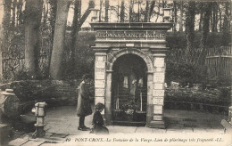 Pont Croix * Un Coin Du Village Et Fontaine De La Vierge + CACHET Militaire Hôpital Temporaire N°37 * Villageois - Pont-Croix
