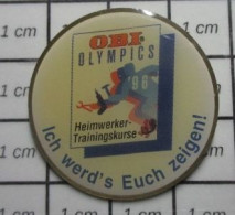 711e Pin's Pins : BEAU ET RARE : JEUX OLYMPIQUES / OBI OLYMPICS Pin's Allemand - Olympische Spelen