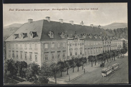 AK Bad Warmbrunn I. Riesengebirge, Strassenbahn Am Reichsgräflichen Schaffgotsch`schen Schloss  - Strassenbahnen