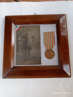 WW1 - QUADRO CON FOTO ORIGINALE DECORATO E MEDAGLIA DELLA CAMPAGNA PER L'UNITA' D'ITALIA - 15/18 - Italien
